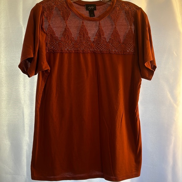 Daytrip top, cranberry, M, crocheted cut out neckline, cotton/rayon/spandex - Picture 1 of 3